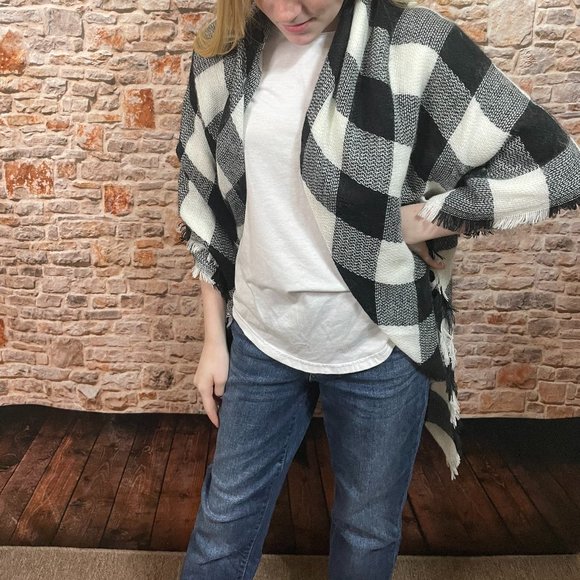 NWT Oversized Plaid Blanket Scarf - Picture 2 of 8